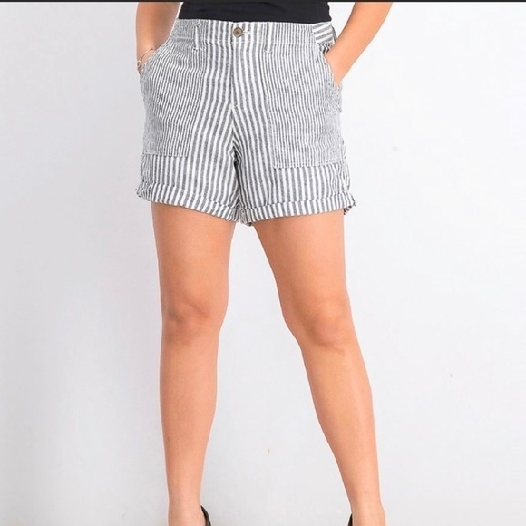 Gap Girlfriend Chino High Waist Blue and White Stripes Shorts. Size 8 - Picture 1 of 14